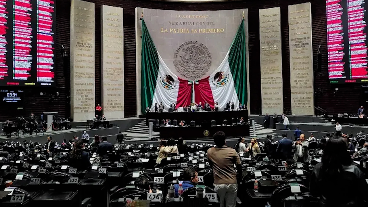 Chocan diputadas de Morena a gritos y empujones por debate de Presupuesto 2024
