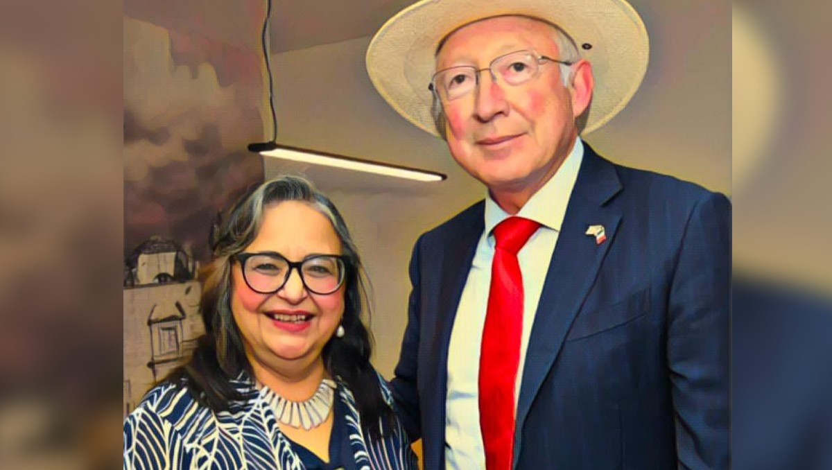 Ken Salazar y Norma Piña. | Foto: Especial