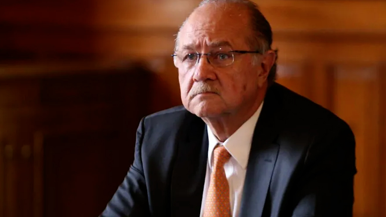 Licencia de Arturo Salinas no es legal: Javier Navarro