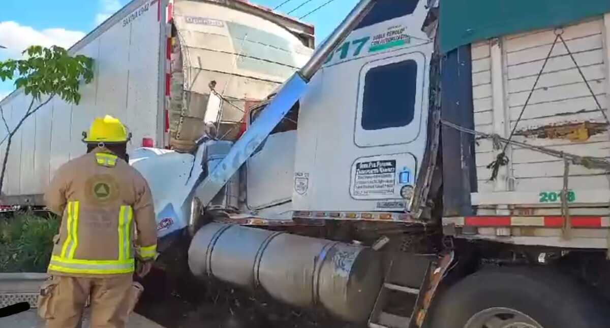 Al lugar llegaron elementos de Protección Civil del estado así como del Heroico Cuerpo de Bomberos (Jhonatan González)