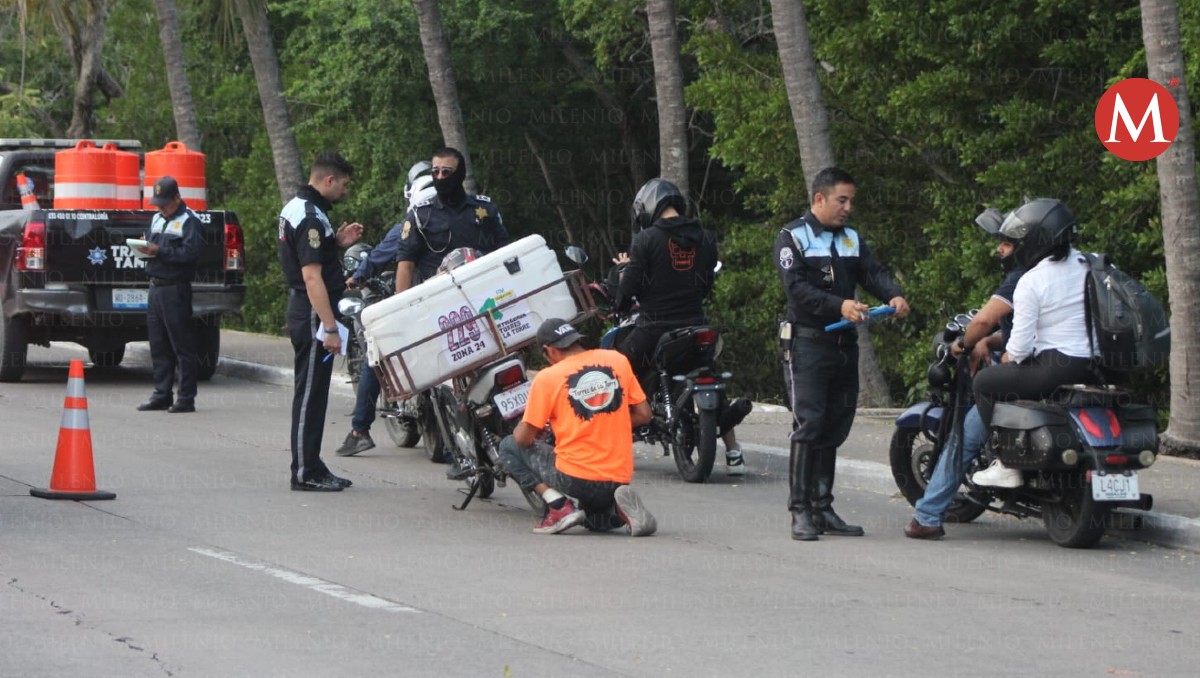 Operativo para revisión a motociclistas en Tampico. (Sergio Sánchez)