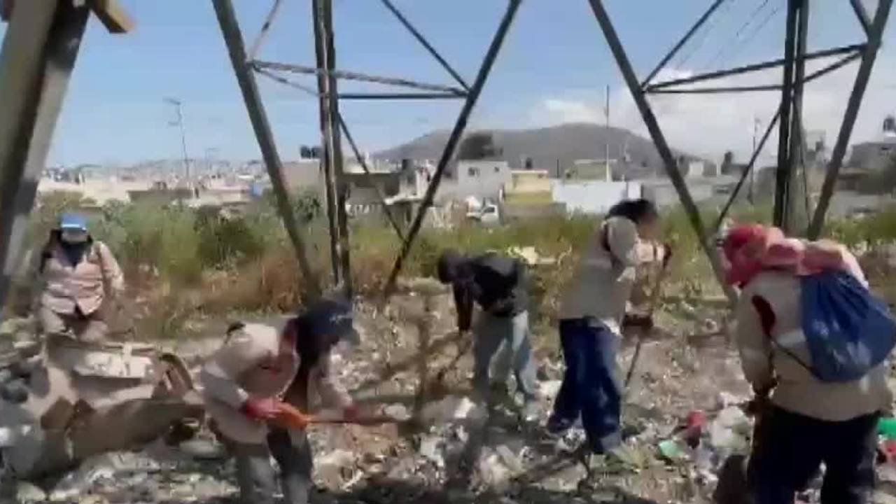 Realizan limpieza en Chimalhuacán y Nezahualcóyotl tras el colapso del puente peatonal