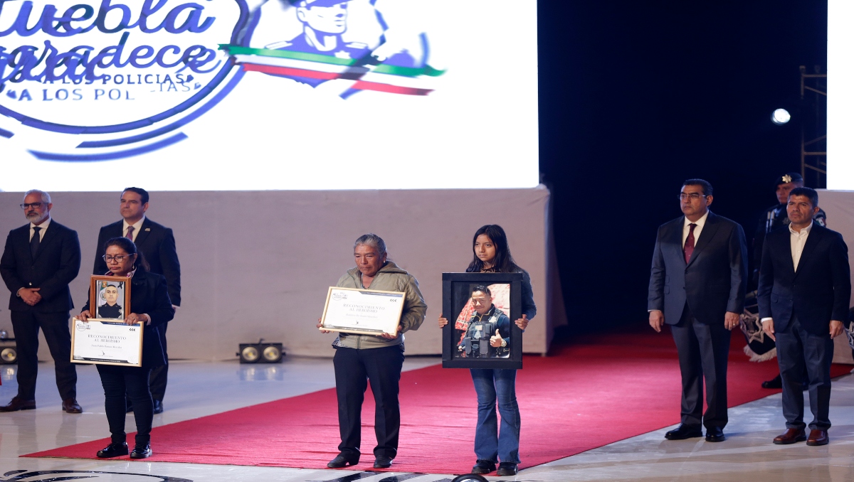Reconoce CCE a 59 servidores públicos con galardón Puebla Agradece | Agencia Enfoque