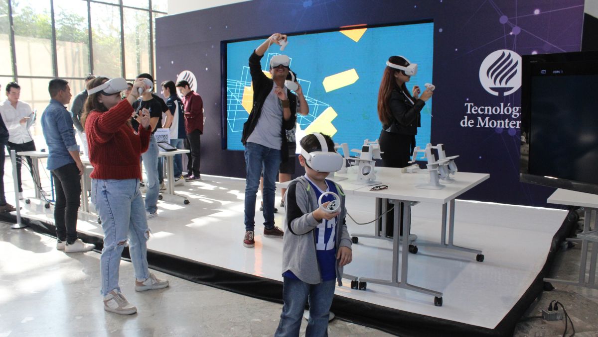 Exhibición de Realidad aumentada en Symposium IA y Metaverso 2023. | Roberto Amaya