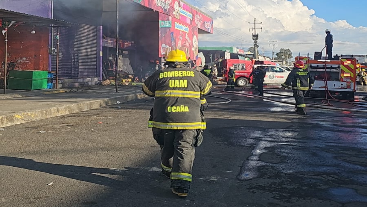 Incendio en la Central de Abasto moviliza a rescatistas en Puebla | Especial