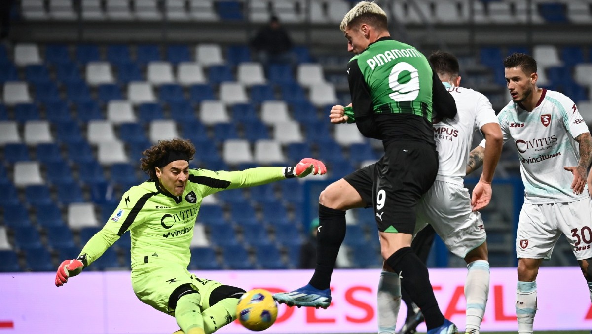 Memo Ochoa salva empate ante Sassuolo  (ap)