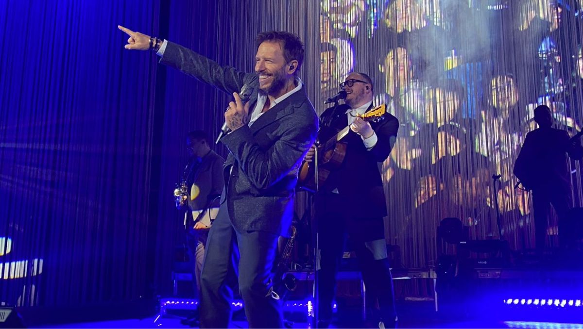 Éxitos como "Kilómetros", "Sirena" y "Que me alcance la vida" marcan el cierre inolvidable del show para los regios. Ileana González.