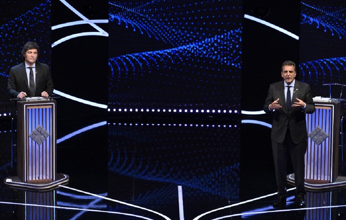 Debate presidencial entre Javier Milei y Sergio Massa (AFP)