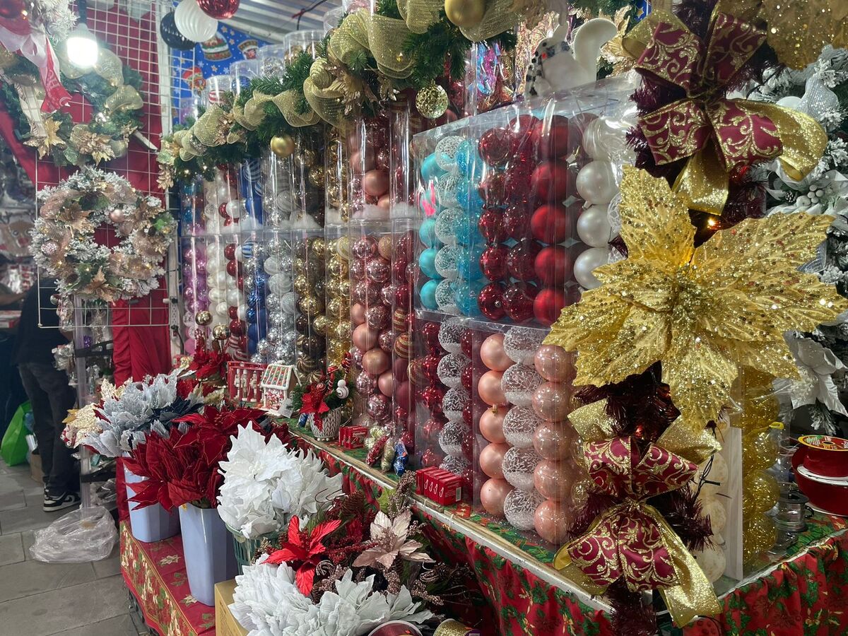 Instalan Tianguis Navideño en parque El Refugio en Guadalajara (Roberto Hurtado)