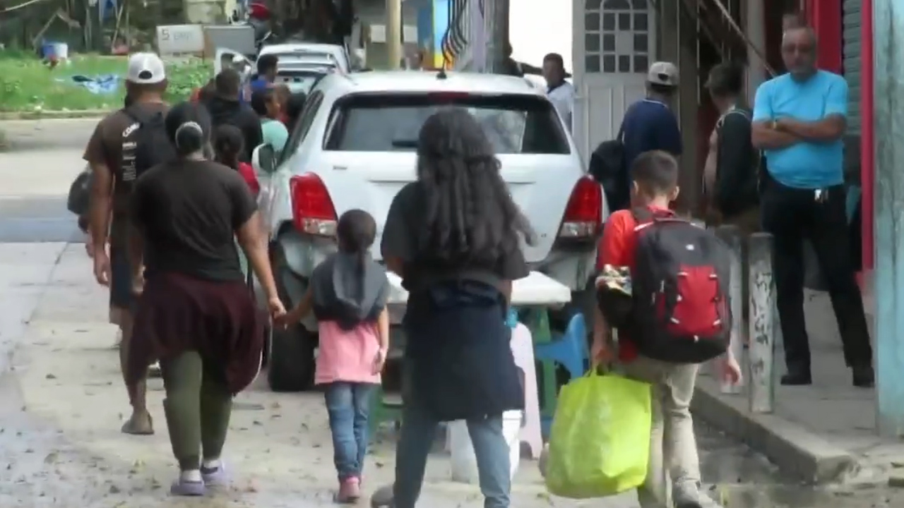 Migrantes venezolanos son detenidos por el INM; pasaron días encerrados