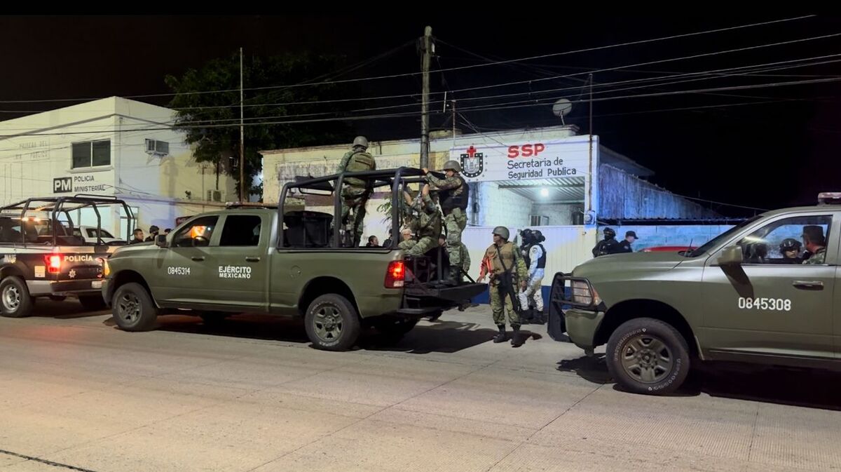 Vecinos reportaron que personas en una camioneta dispararon al aire.