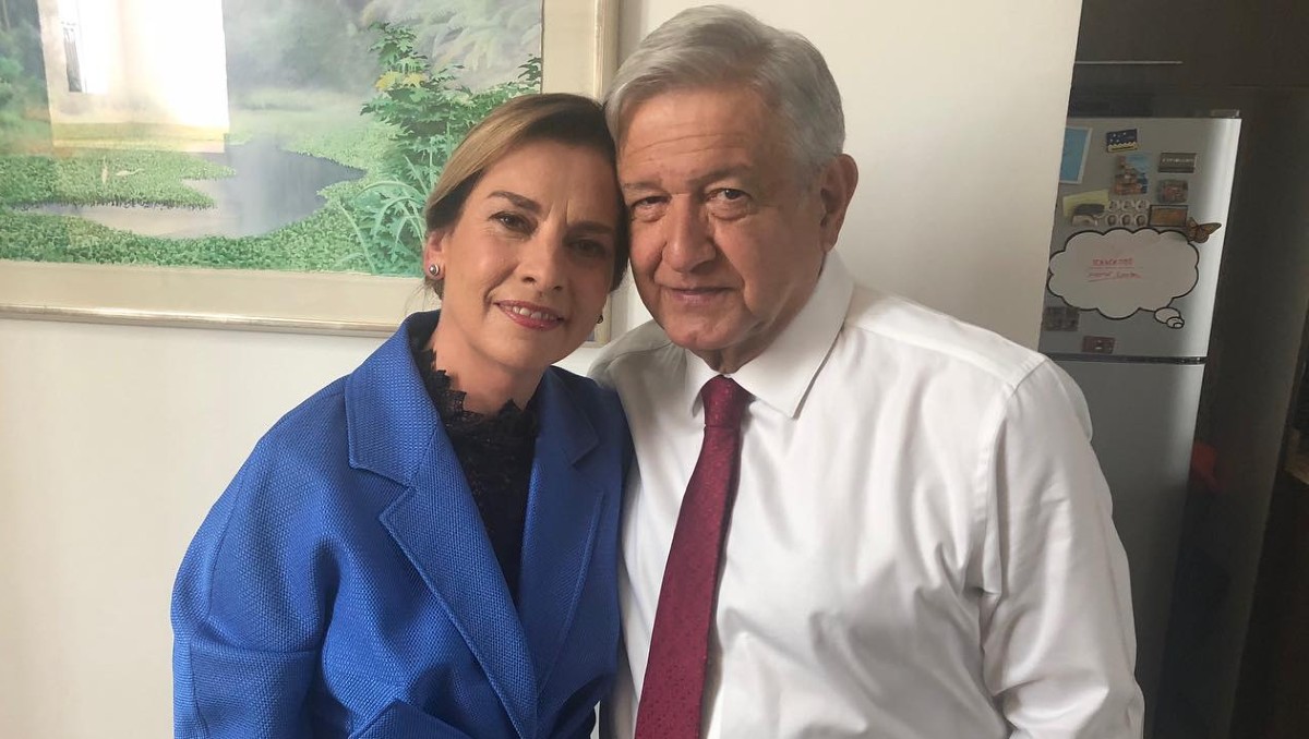 Beatriz Gutiérrez Müller felicita a AMLO. | Foto: Facebook de Beatriz Gutiérrez Müller