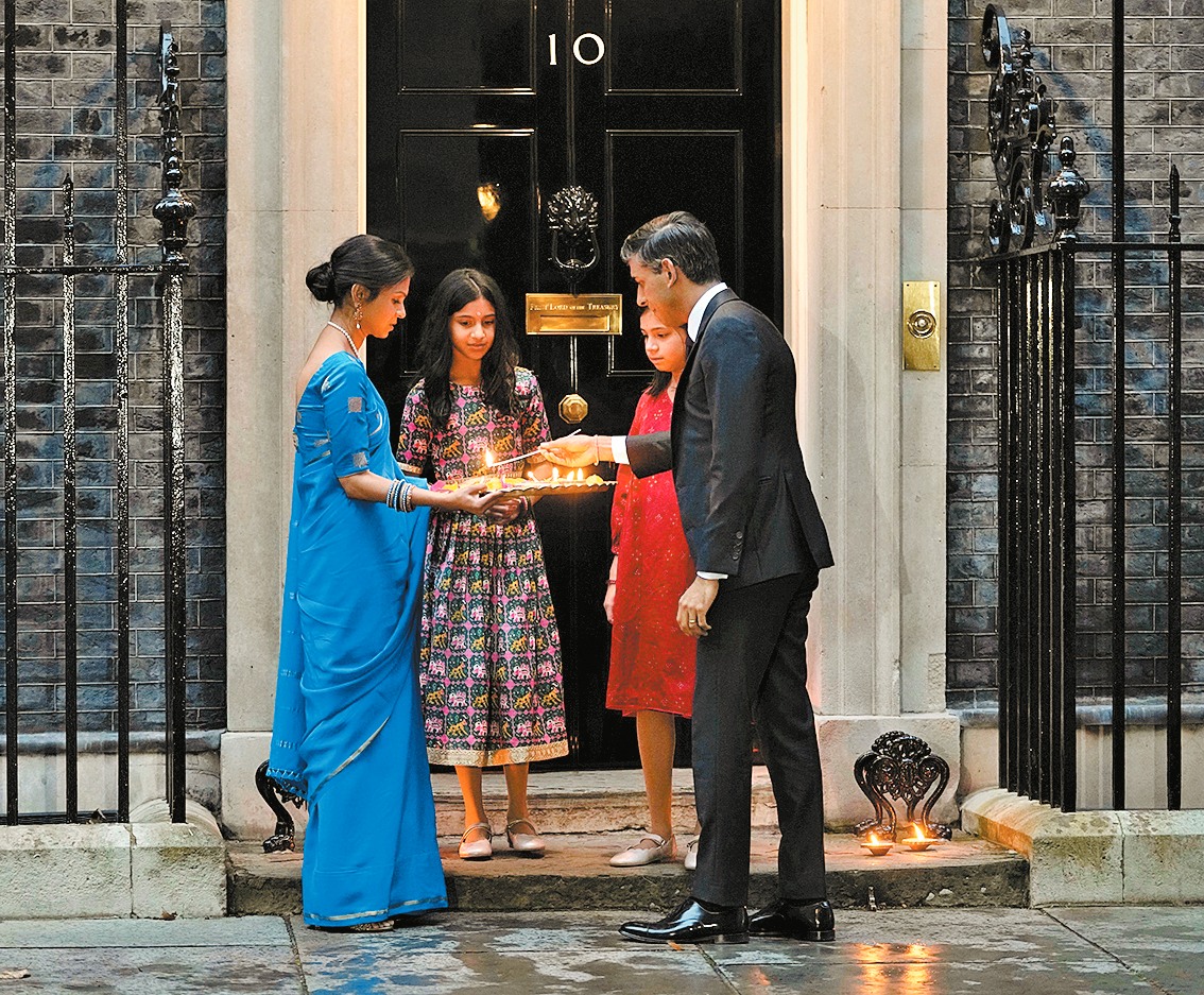 El primer ministro británico, Rishi Sunak, celebra el Festival de las Luces. AP