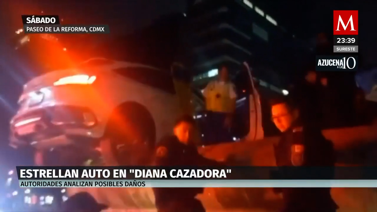 Conductor pierde control y cae en la fuente de la Diana Cazadora