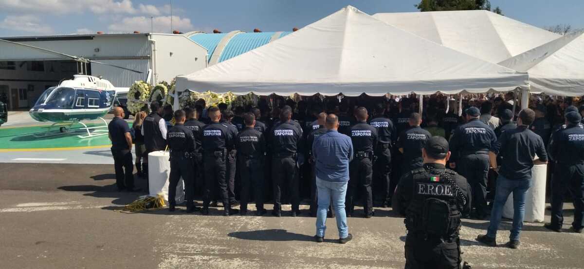 Familiares y amigos despidieron al comandante en el Helipuerto de la Comisaría de Zapopan. (Diana Barajas)