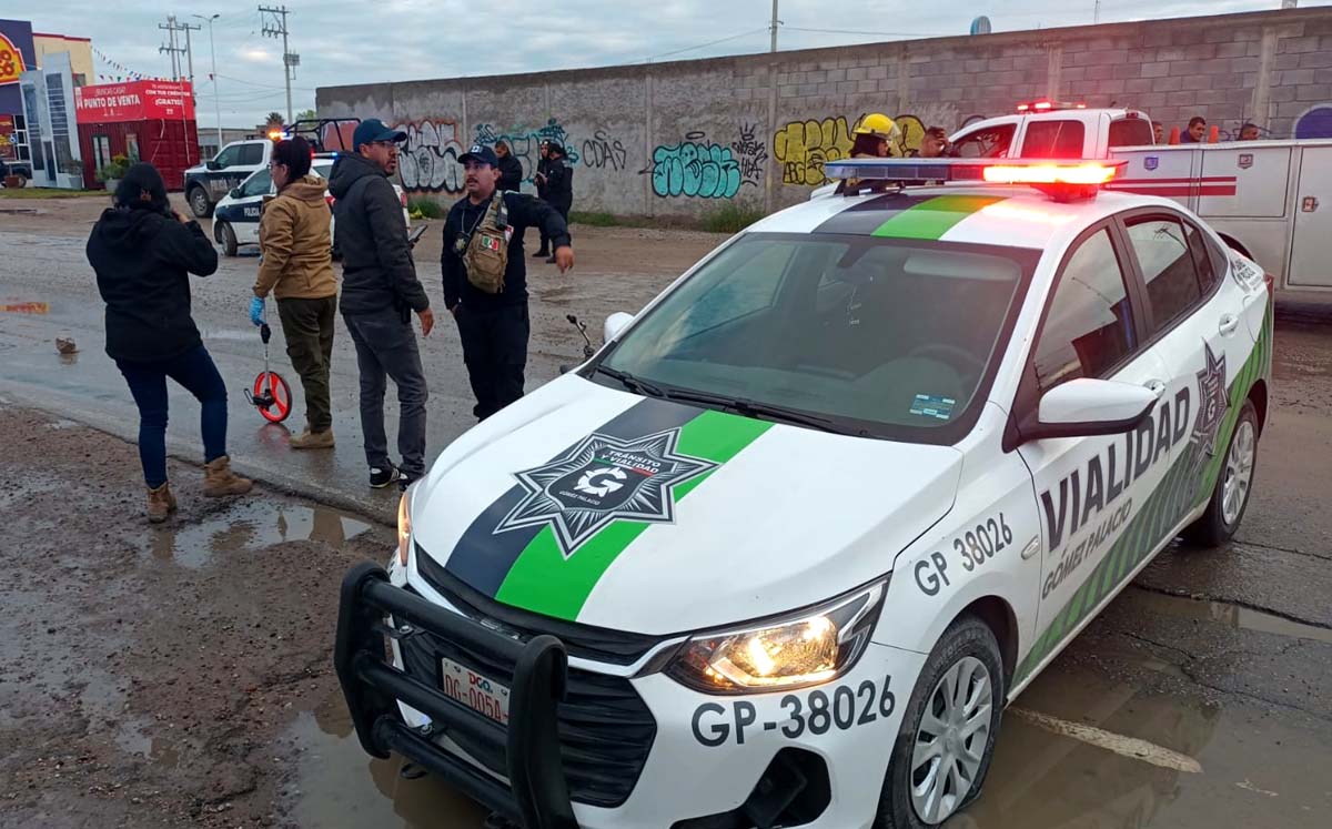 Además, metros más adelante dos autos chocaron por alcance al observar el accidente. (Especial)