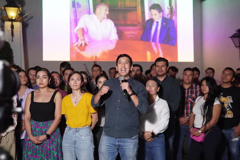 Militantes del partido se manifestaron afuera de Casa Jalisco. (Cortesía)