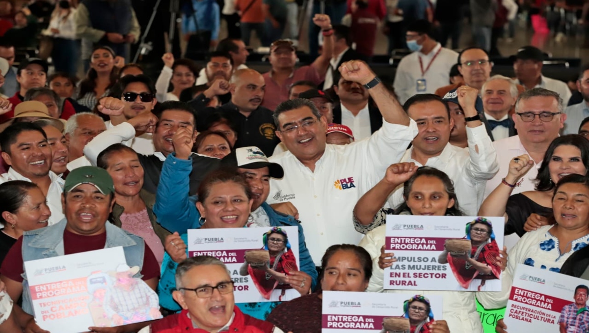 Salomón Céspedes encabeza entrega de apoyos a productores poblanos | Agencia Enfoque