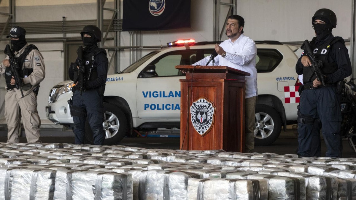 Autoridades de Costa Rica decomisan cocaína en el Caribe | EFE