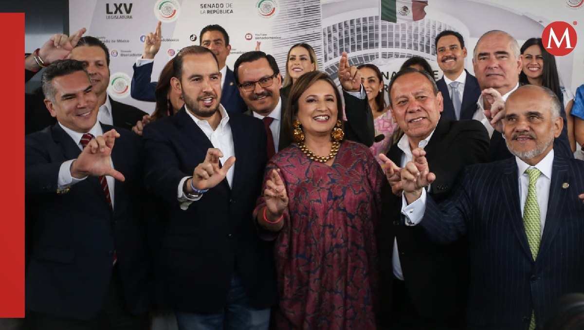 Los líderes del Frente Amplio junto a Xóchitl Gálvez, en el Senado. | Araceli López