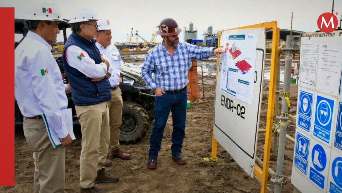 Octavio Romero Oropeza, director de Pemex, visitó los patios de Eseasa en el puerto de Tampico.