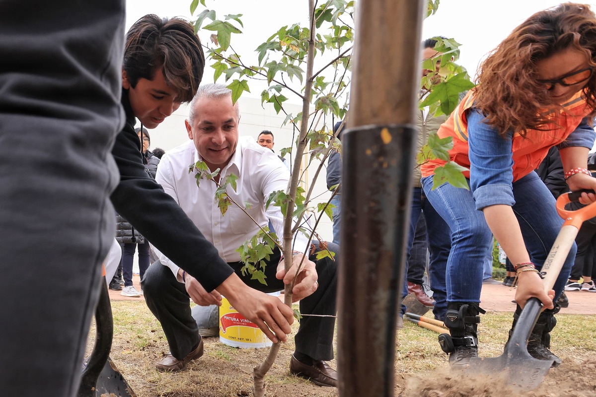 Plantan 200 árboles en el Tec de Monterrey.
