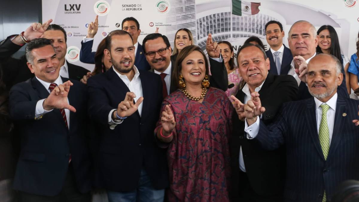 Xóchitl Gálvez arropada por dirigentes de PRI, PAN y PRD | Aracely López