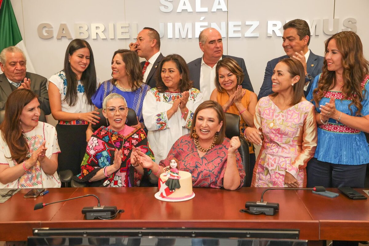 Xóchitl Gálvez se despide en el Senado. | Foto: Especial