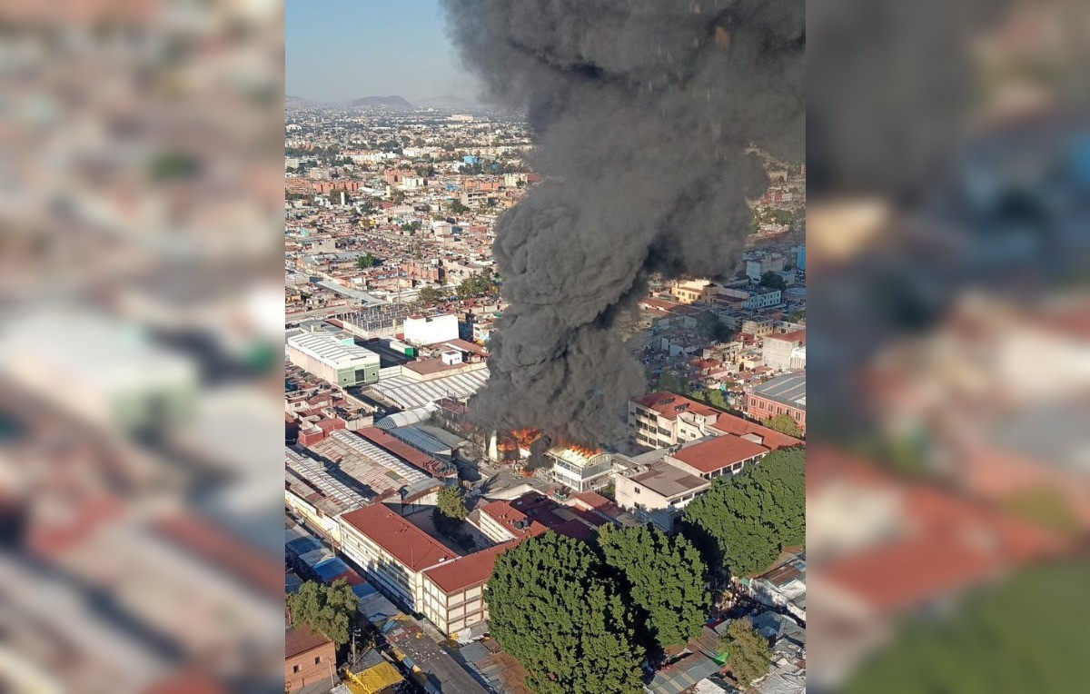 Incendio en bodega del Centro Histórico (Redes sociales)