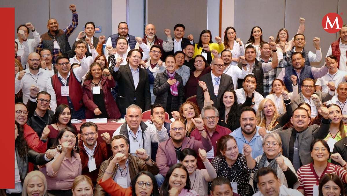 Los líderes de Morena con los coordinadores locales del partido. | Especial