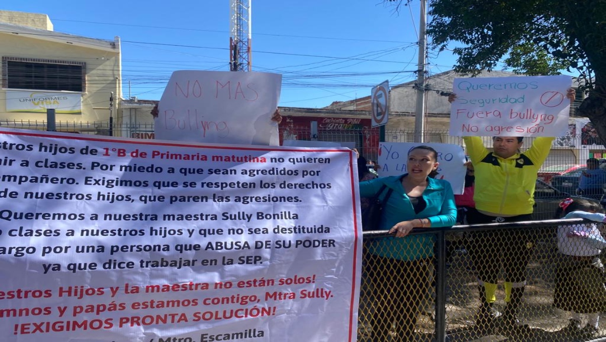 Se manifiestan por caso de bullying en el CENHCH, en Puebla | Leslie Mora