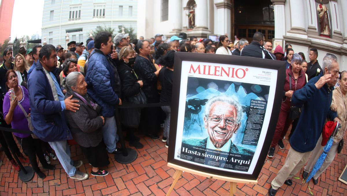Una multitud se pudo despedir del Arquitecto Héctor Benavides tanto en la misa de cuerpo presente como en el atrio de la Catedral regiomontana. Jorge