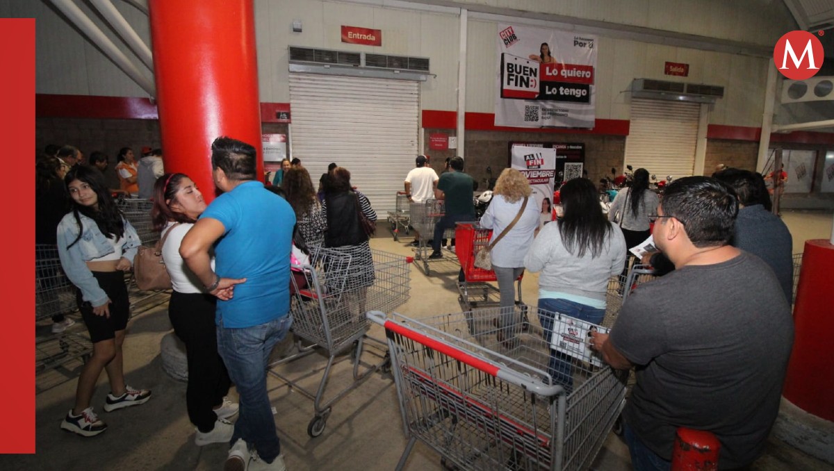 Primeros compradores por El Buen Fin en tiendas de Tampico. (Yazmín Sánchez)