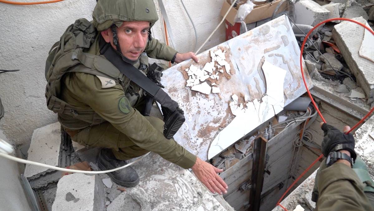 Soldados israelíes a la entrada de un túnel de Hamás en Gaza | Reuters