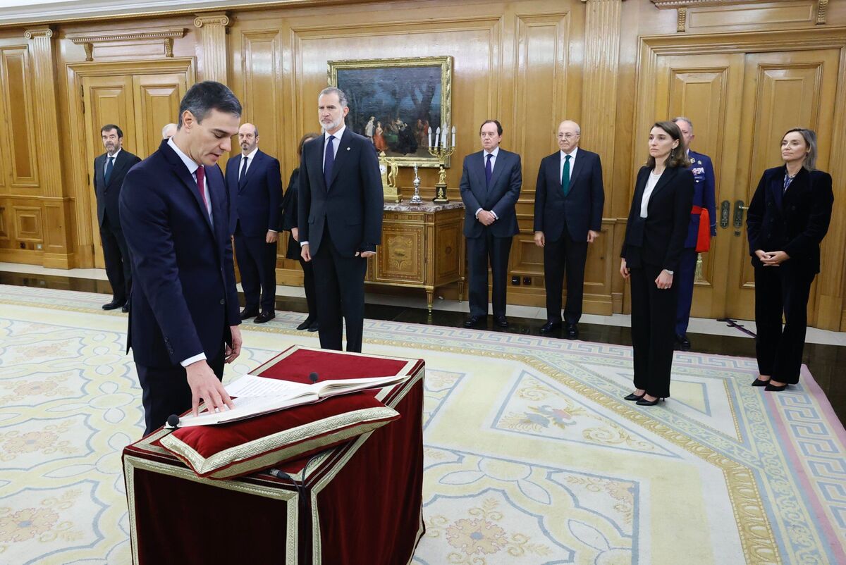 Desde 2018 los altos cargos toman posesión sin símbolos religiosos. | Foto: Especial.