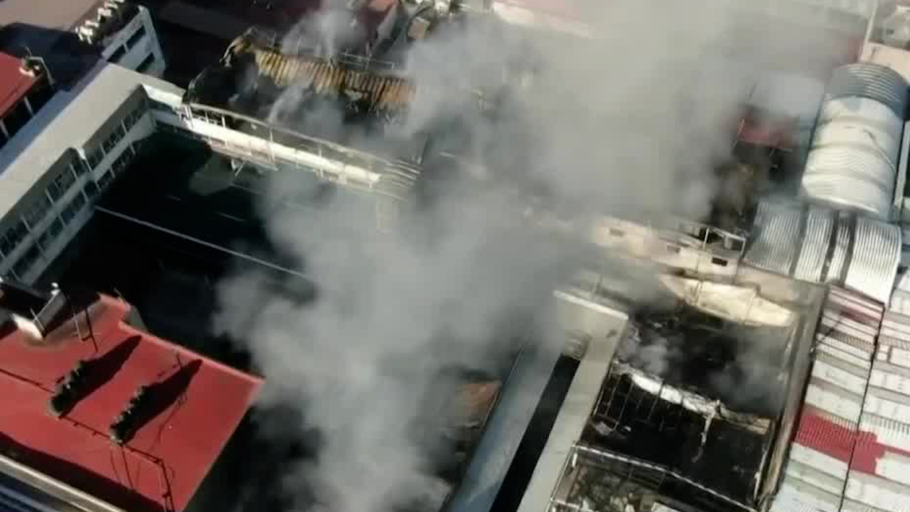 Así se ve hoy la Plaza Oasis en Tepito, tras el incendio de más de 15 horas