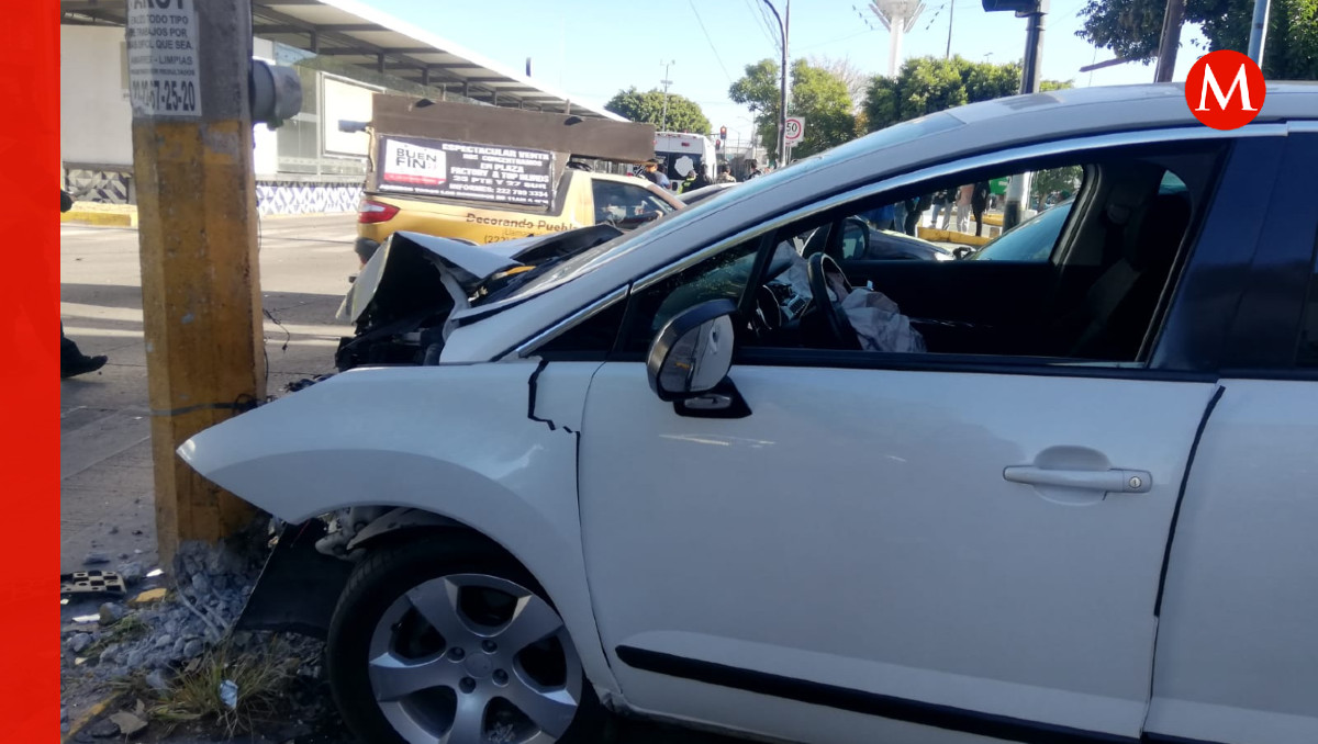 Conductor atropella a joven que circulaba en banqueta en Puebla | Abigail García