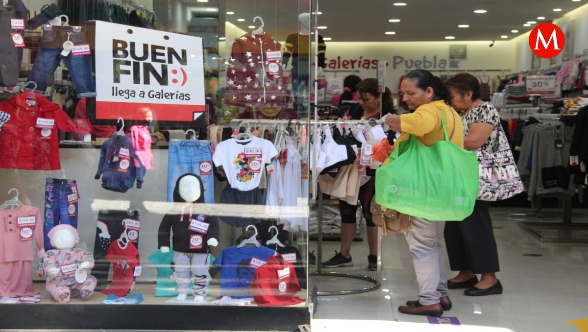 Poblanos abarrotan Centro Histórico de Puebla por el Buen Fin | Melanie Torres
