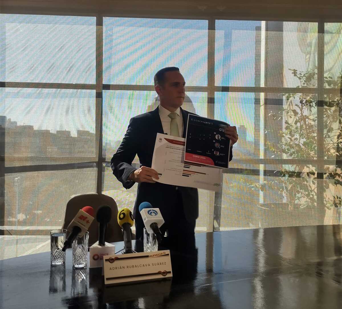 Adrián Rubalcava revela razones por las que renunció al PRI. (Foto: Michelle Mejía)