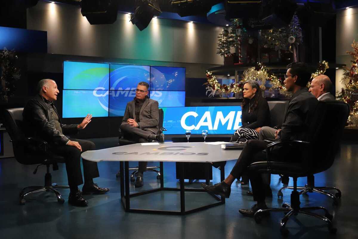Especialistas en Derecho en el programa Cambios. (Rolando Riestra)