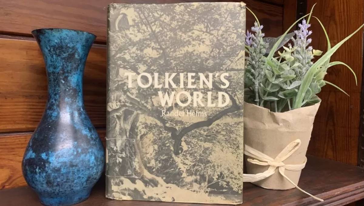 La copia de El Mundo de Tolkien fue devuelta con 45 años de retraso | BBC