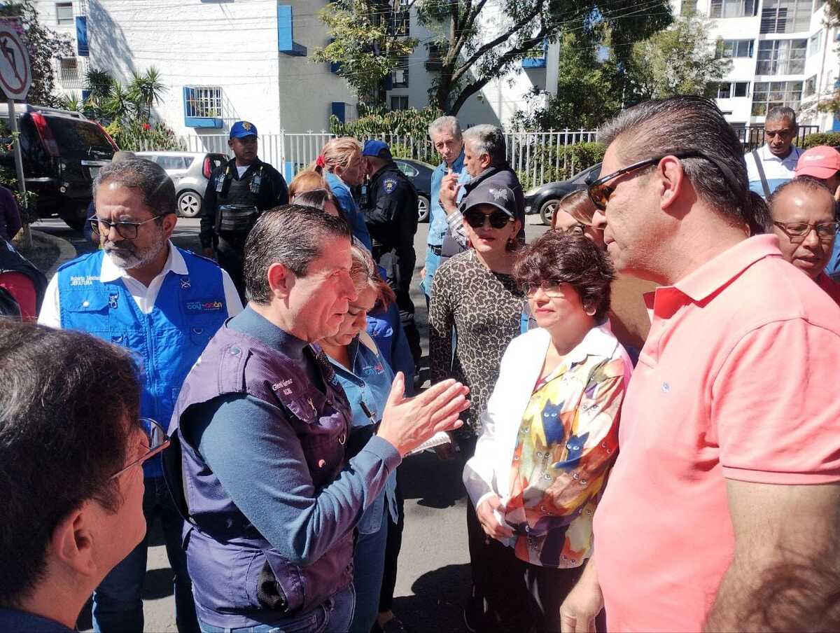 Giovani Gutiérrez entrega trabajos de repavimentación en Coyoacán. (Especial)