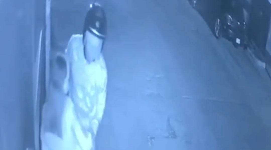 Los hechos quedaron grabados en una cámara de vigilancia
