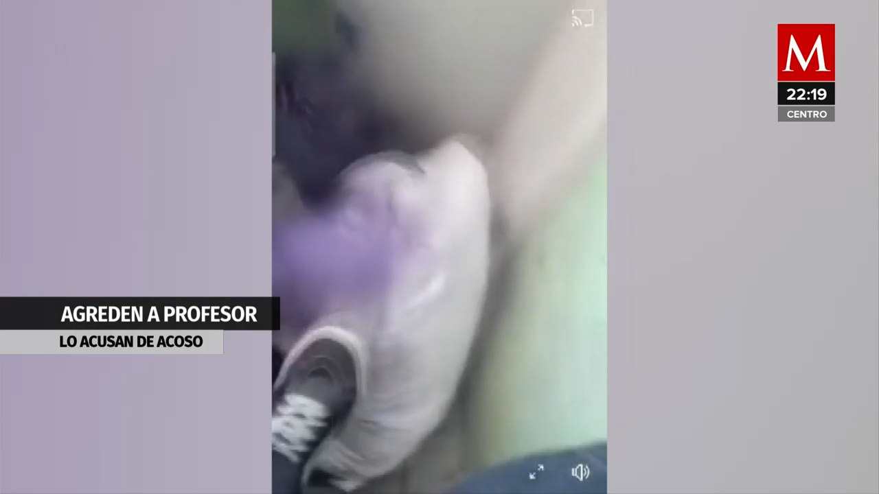 Mujeres atacan a profesor de la vocacional 8 del IPN por supuesto acoso | VIDEO