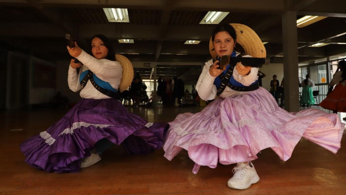Las Adelitas realizaron sus últimos ensayos ataviadas de su vestuario, carrilleras y las carabinas | Roberto Alanís