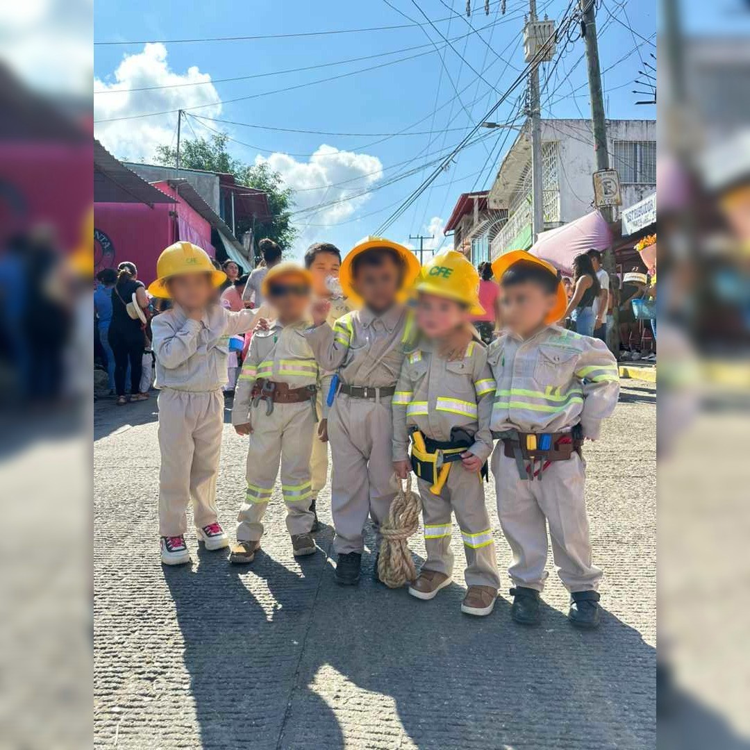 Los alumnos de la institución se vistieron con el uniforme de estas dependencias (Rogelio Agustín)