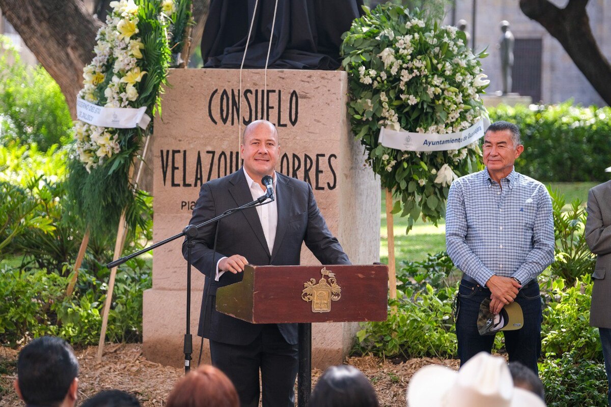 Develan más estatuas en la Rotonda de los Jaliscienses Ilustres (Cortesía)