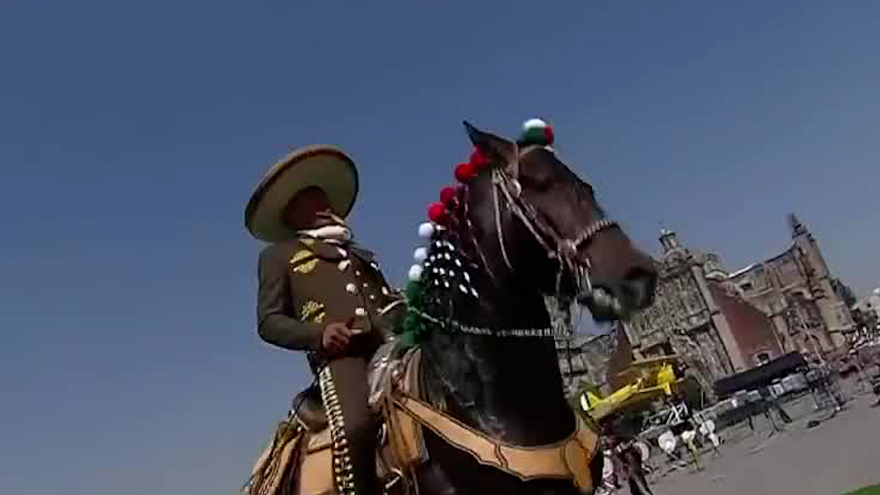 Exhiben destreza del equipo ecuestre de la Sedena en Aniversario de la Revolución Mexicana