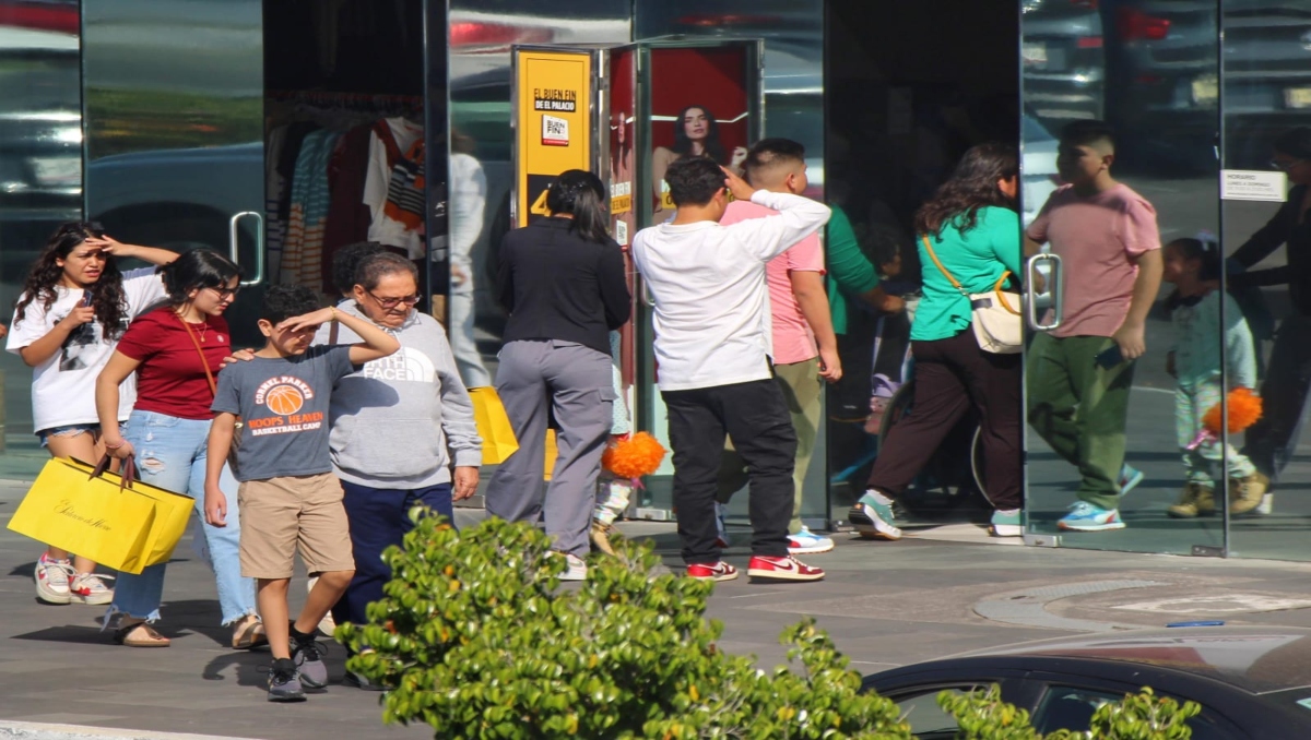 Buen Fin en Puebla desata caos vial y plazas abarrotadas | Melanie Torres