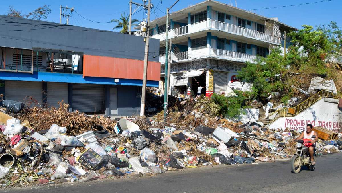 Aunque algunos pocos sectores ya trabajan en Acapulco, la Canaco dijo que todos lo hacen de forma limitada. | Cuartoscuro